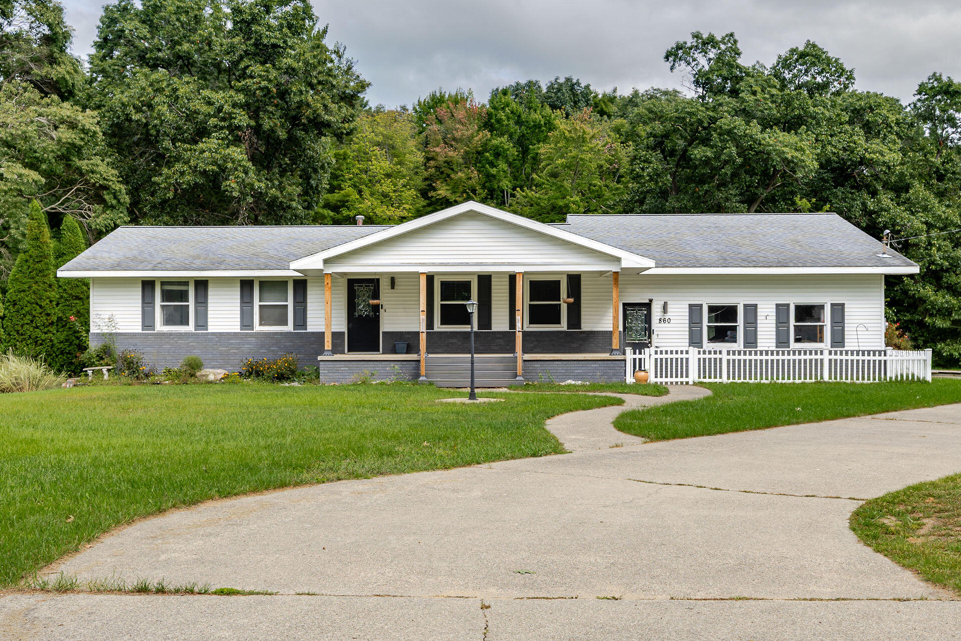 860 Glenwood Avenue Muskegon MI 49445