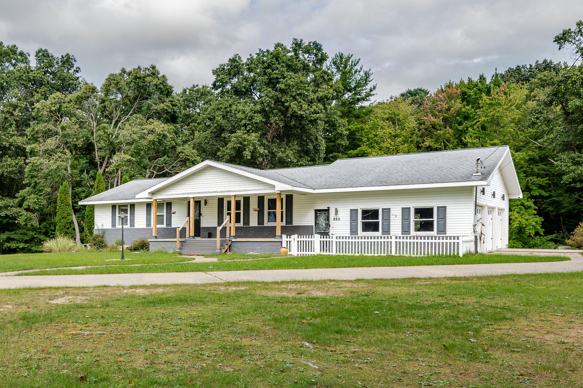 860 Glenwood Avenue Muskegon MI 49445