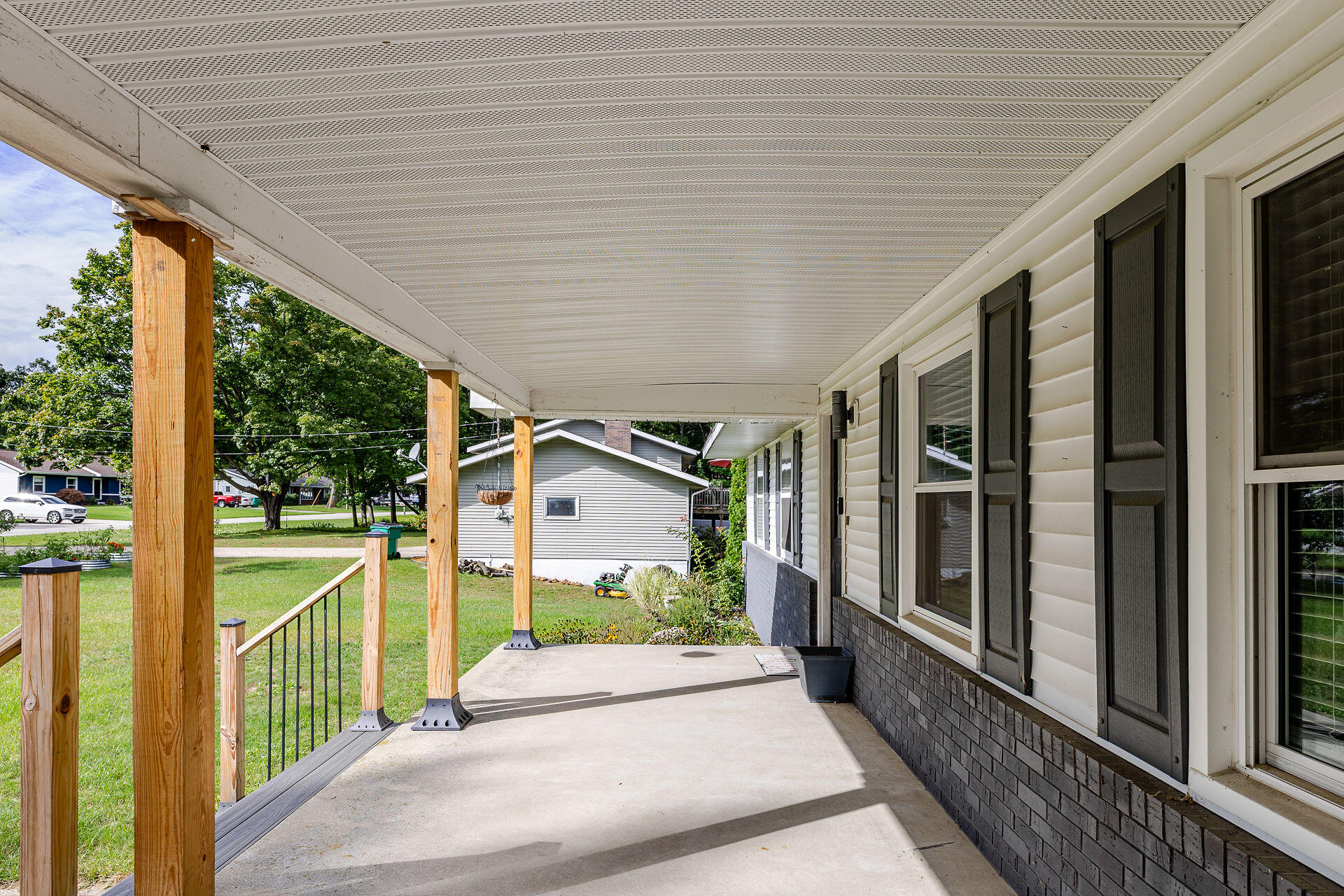 860 Glenwood Avenue Muskegon MI 49445