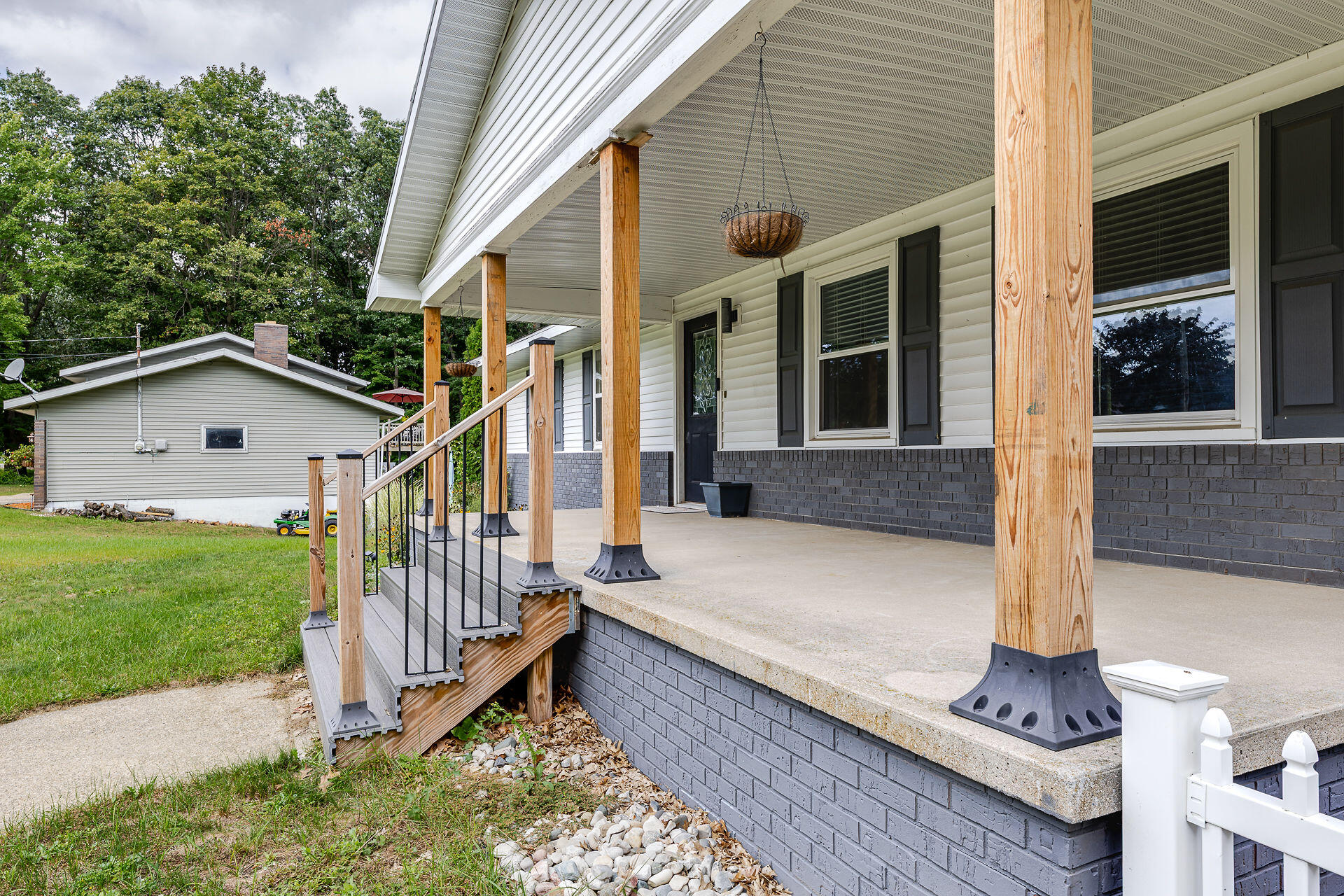860 Glenwood Avenue Muskegon MI 49445