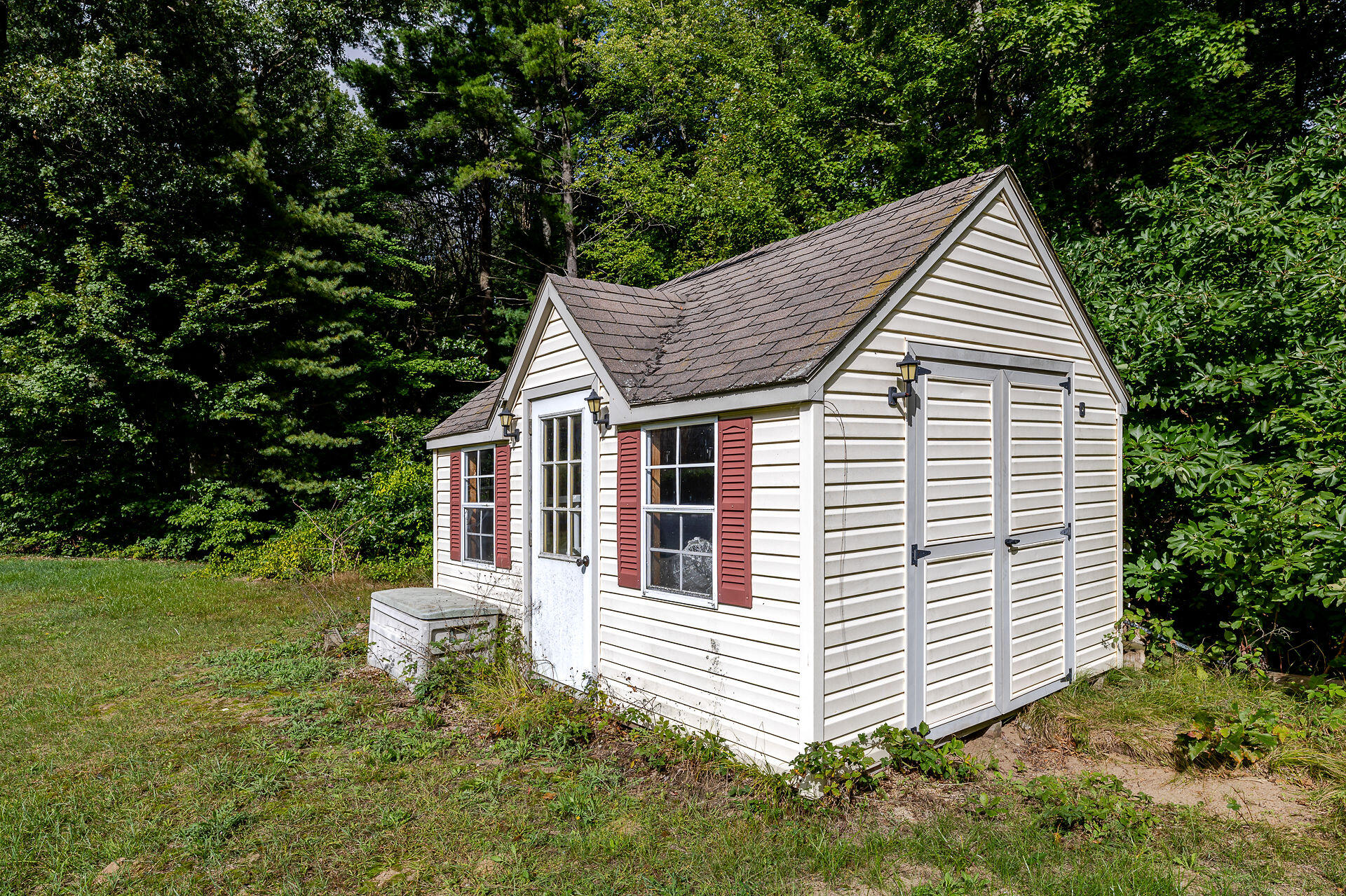 860 Glenwood Avenue Muskegon MI 49445