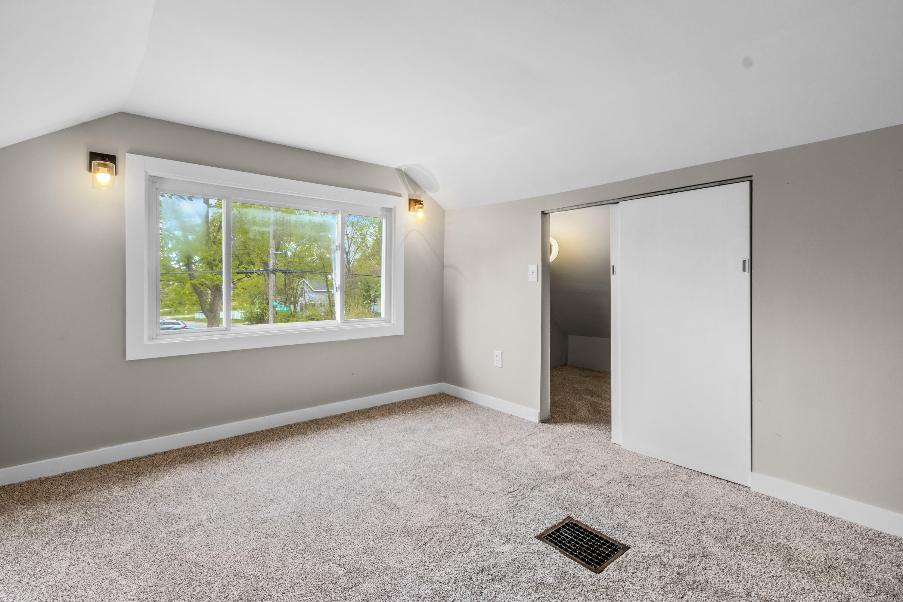 819 Harding Street NW Grand Rapids MI 49544