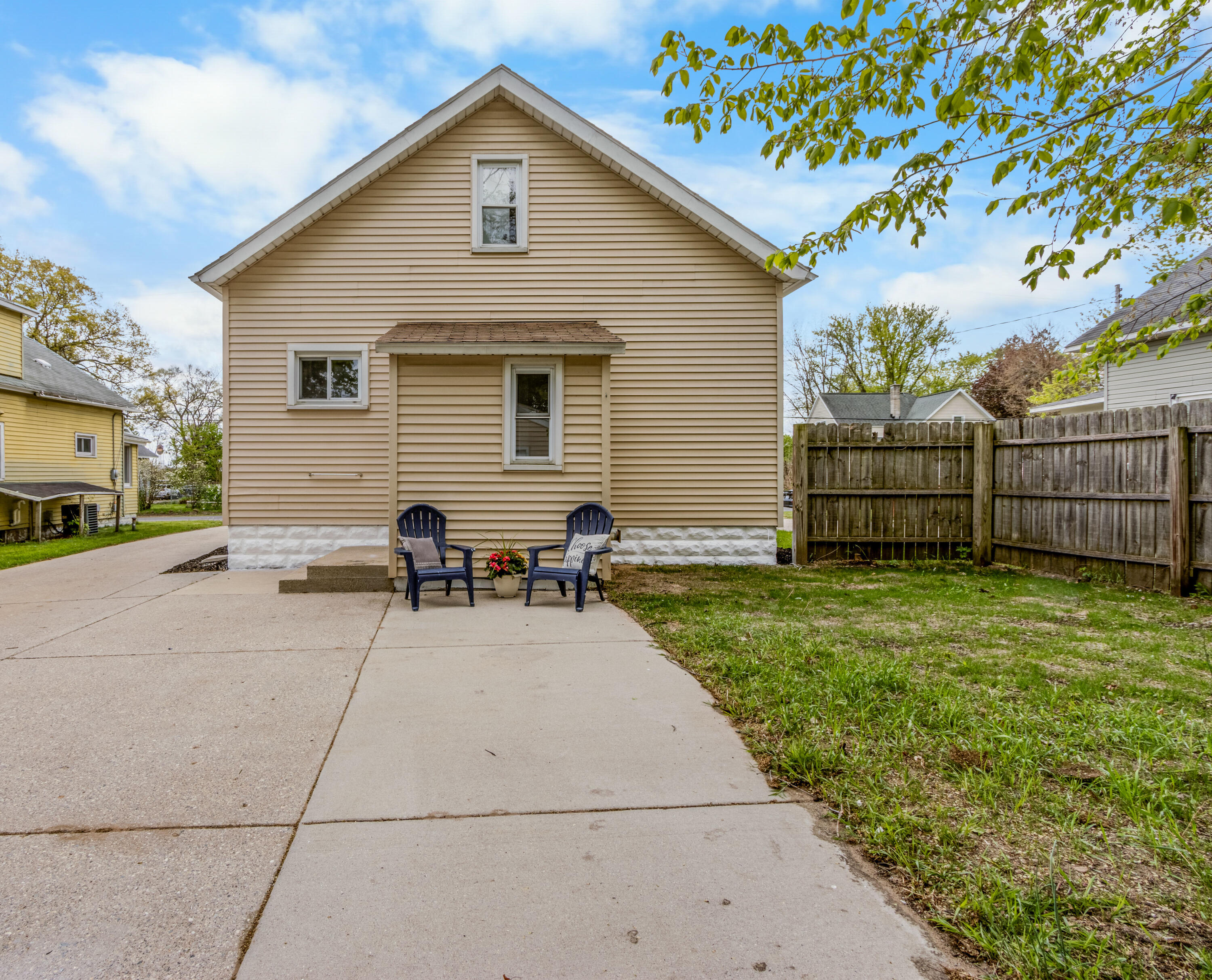 819 Harding Street NW Grand Rapids MI 49544