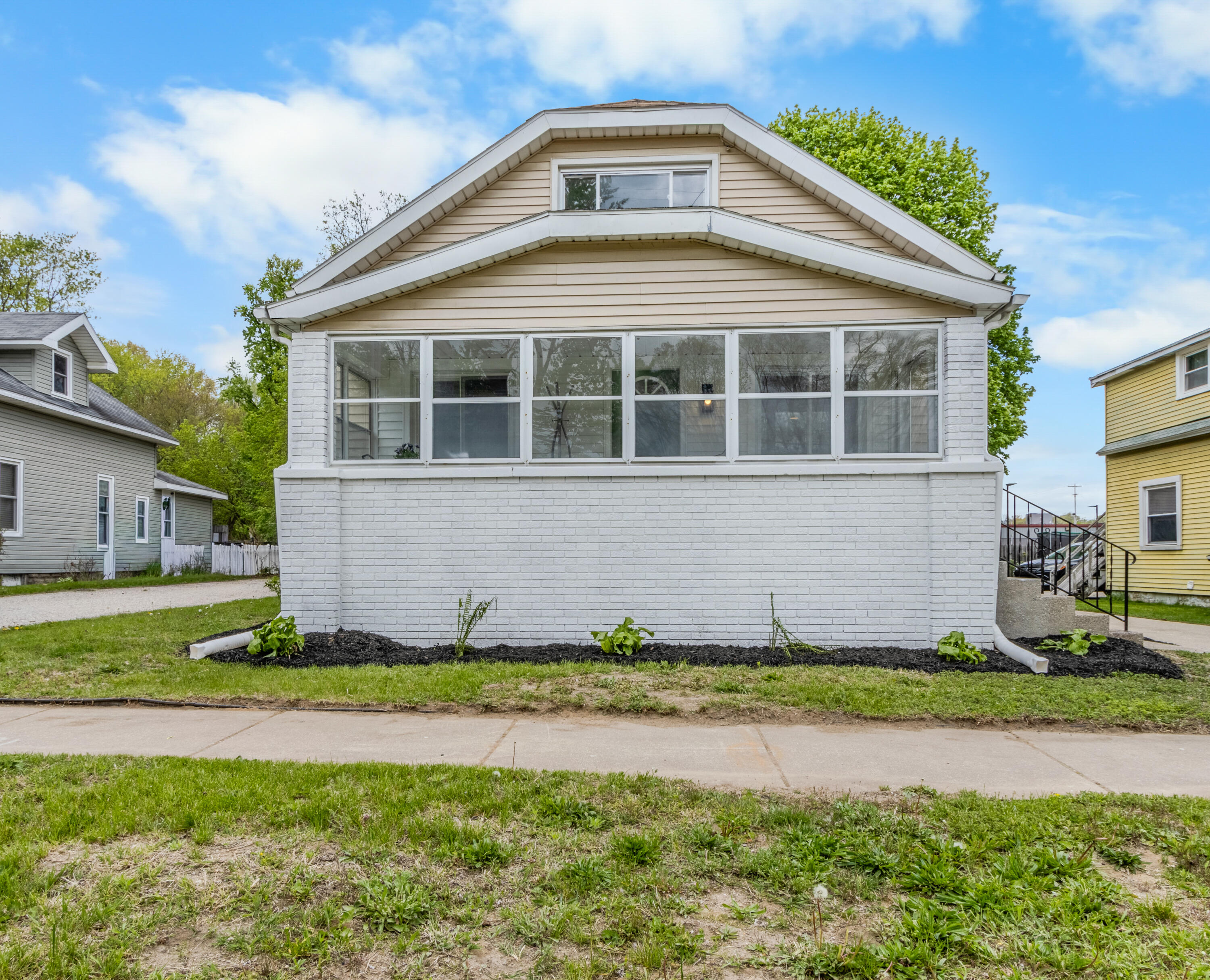 819 Harding Street NW Grand Rapids MI 49544