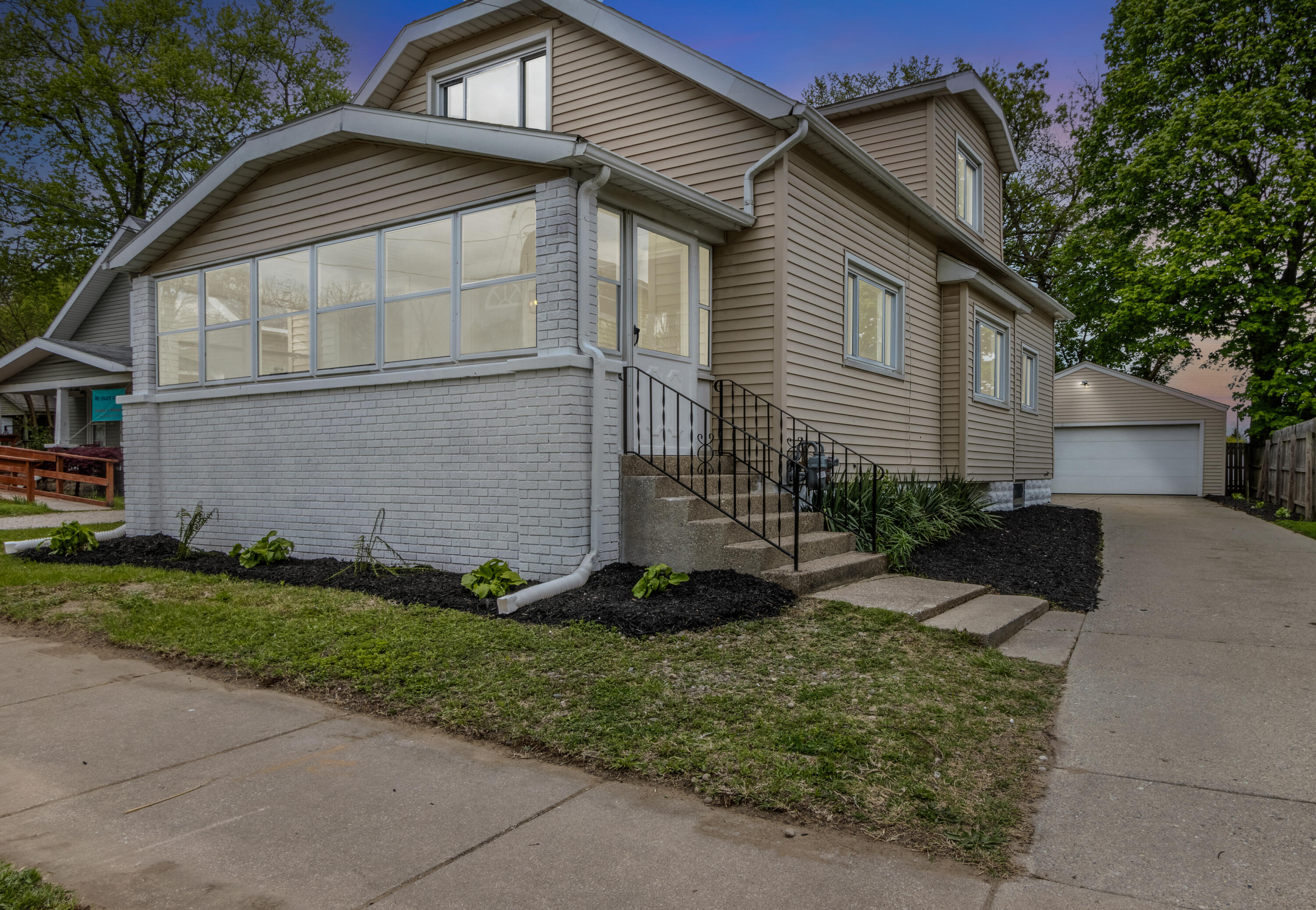 819 Harding Street NW Grand Rapids MI 49544