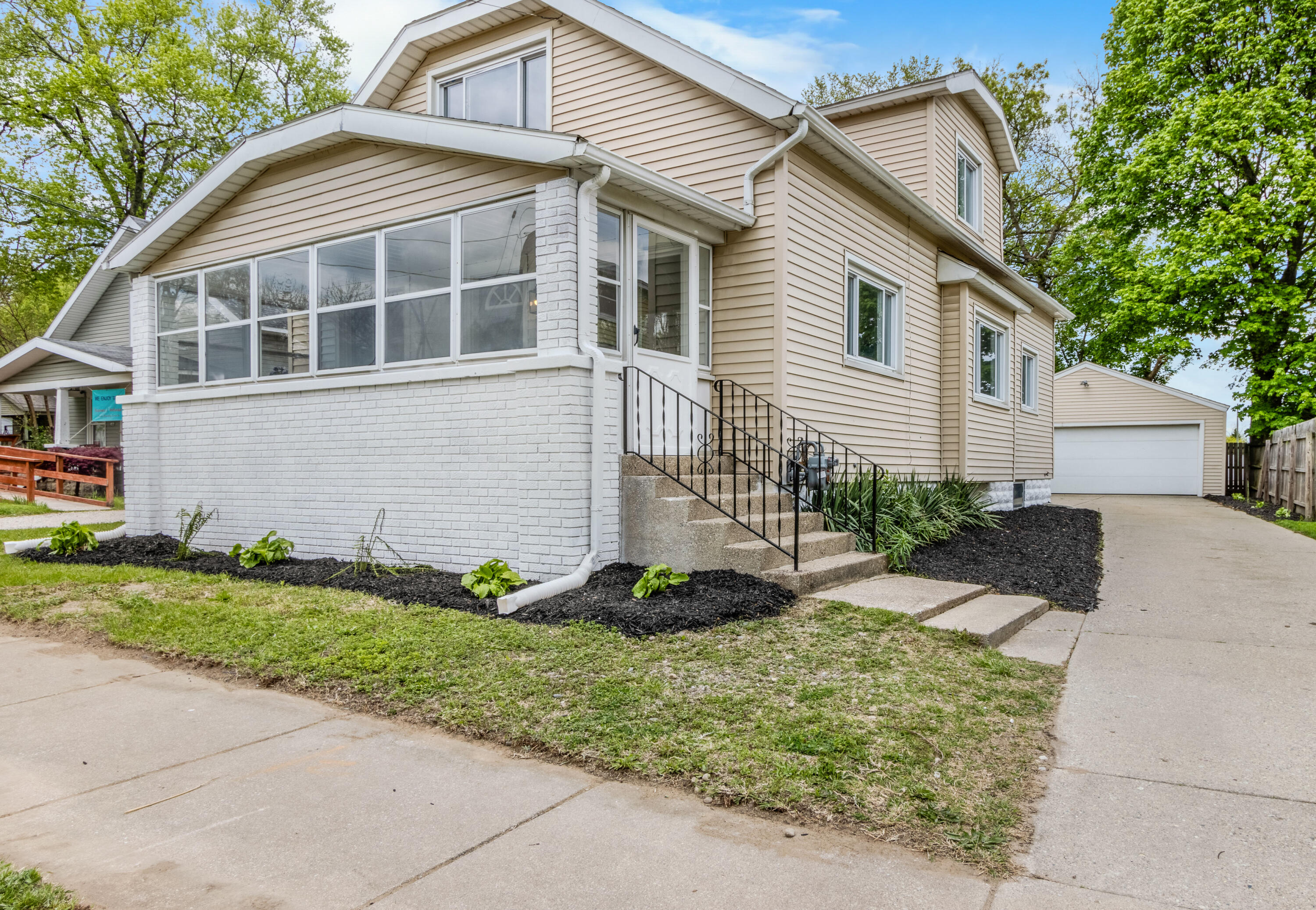 819 Harding Street NW Grand Rapids MI 49544