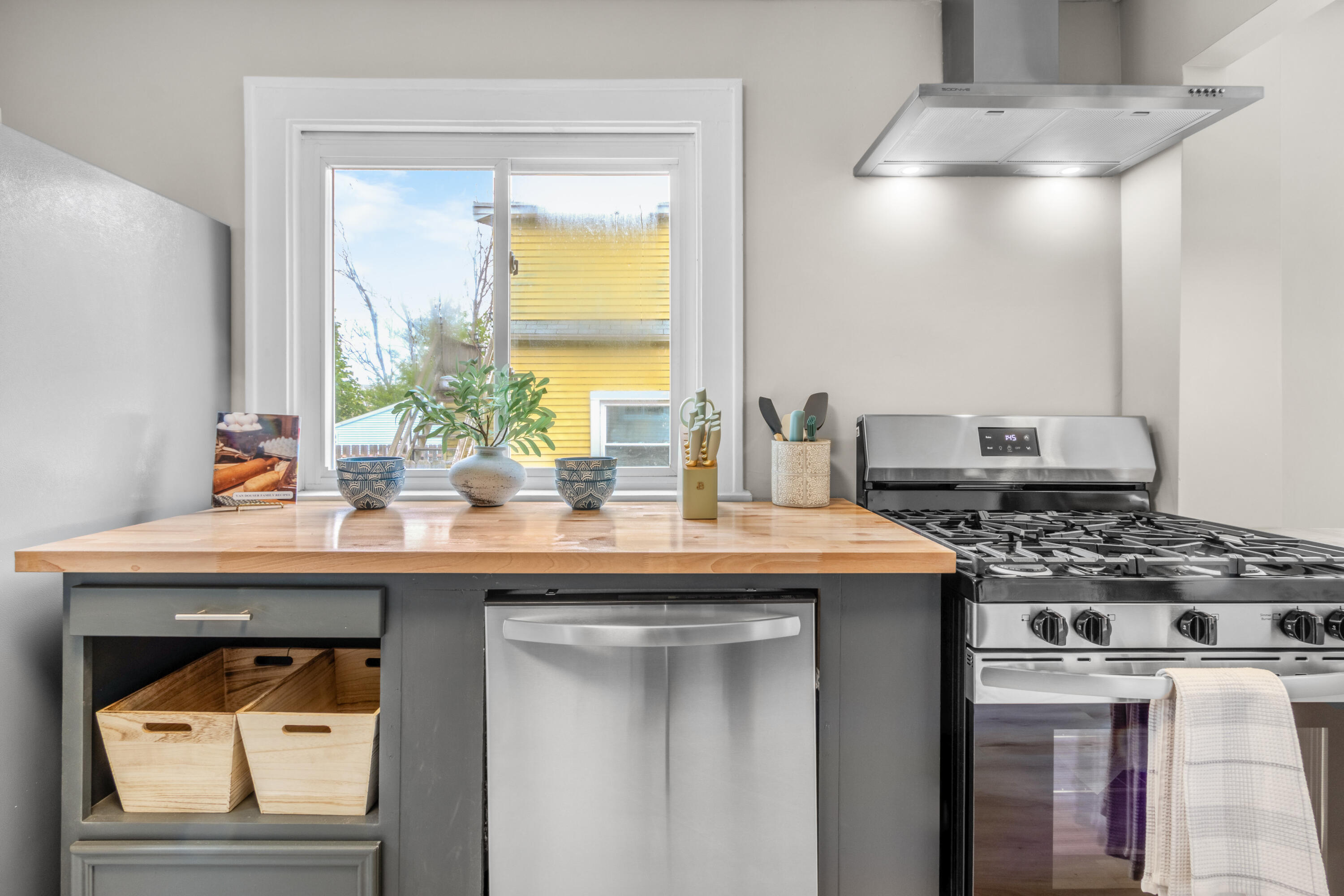 819 Harding Street NW Grand Rapids MI 49544