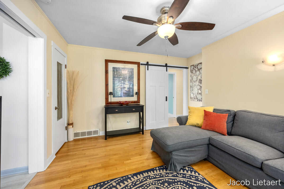 2658 Carlton Avenue NE Grand Rapids MI 49505