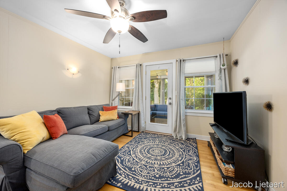 2658 Carlton Avenue NE Grand Rapids MI 49505