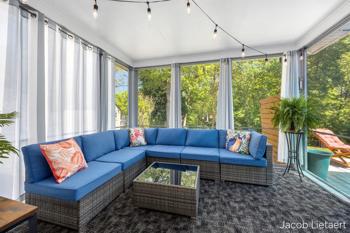 2658 Carlton Avenue NE Grand Rapids MI 49505