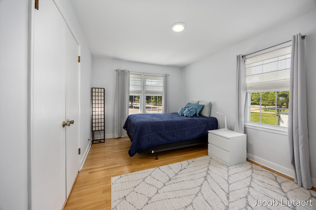 2658 Carlton Avenue NE Grand Rapids MI 49505