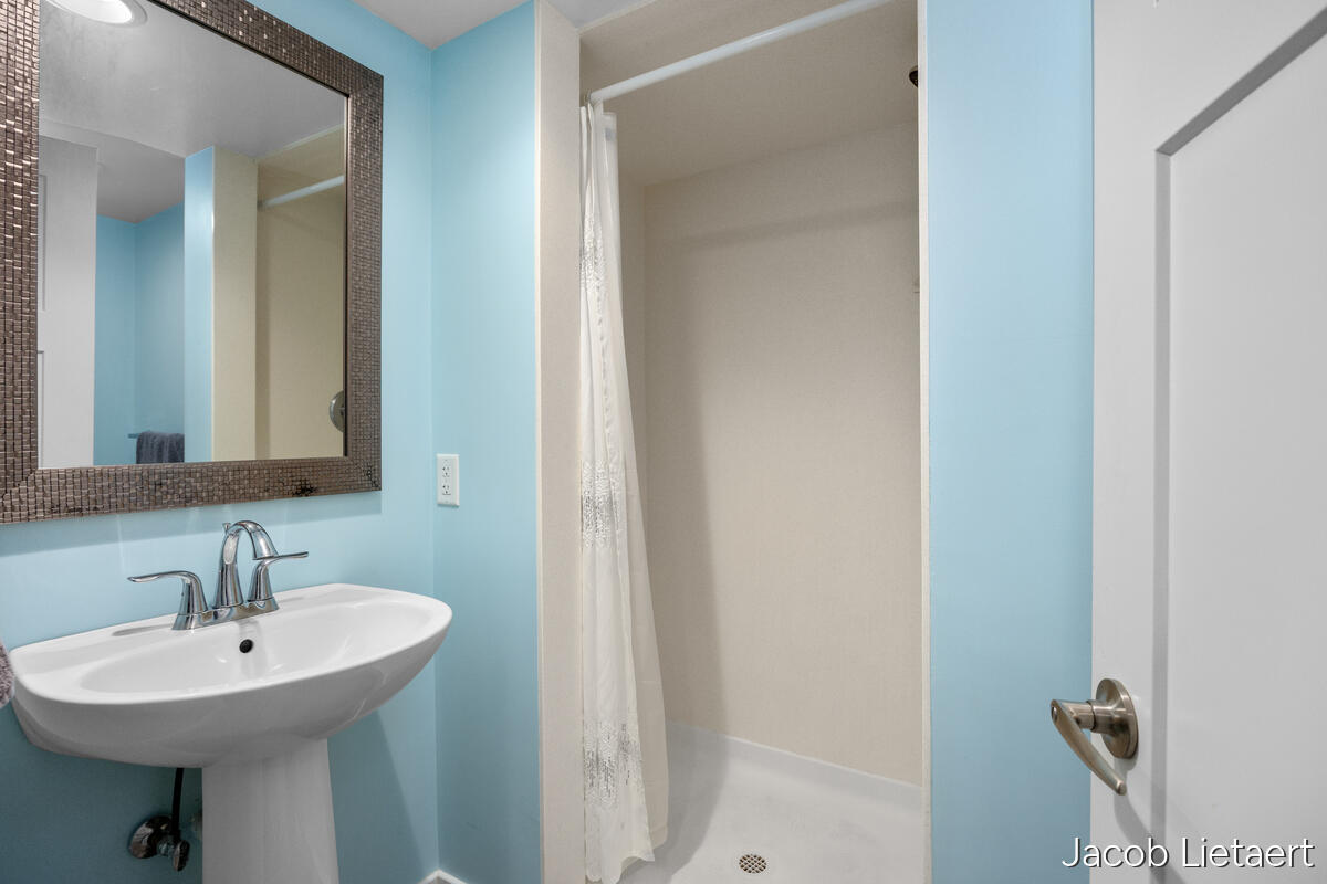 2658 Carlton Avenue NE Grand Rapids MI 49505