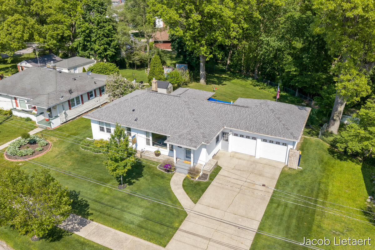2658 Carlton Avenue NE Grand Rapids MI 49505