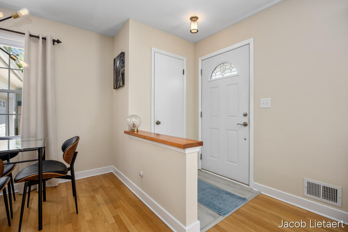 2658 Carlton Avenue NE Grand Rapids MI 49505