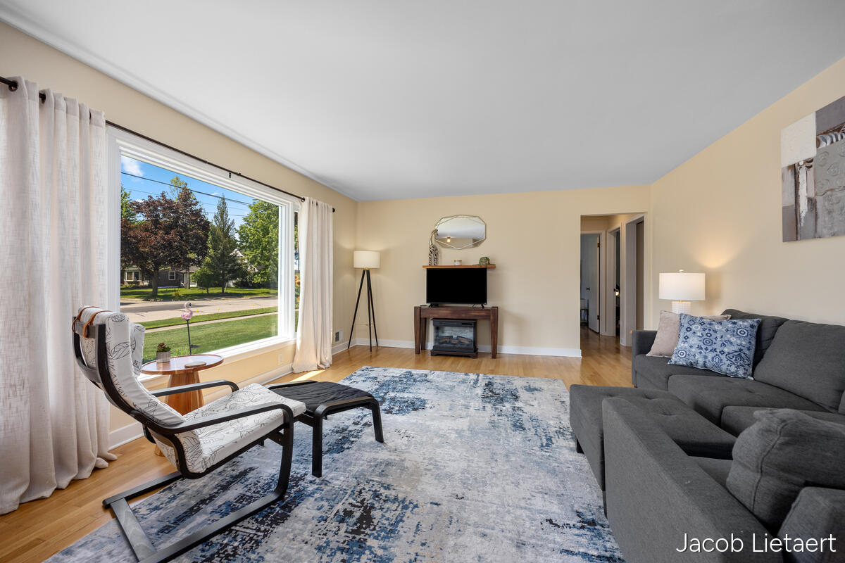 2658 Carlton Avenue NE Grand Rapids MI 49505