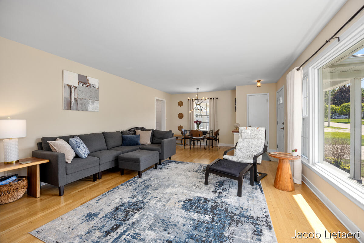 2658 Carlton Avenue NE Grand Rapids MI 49505