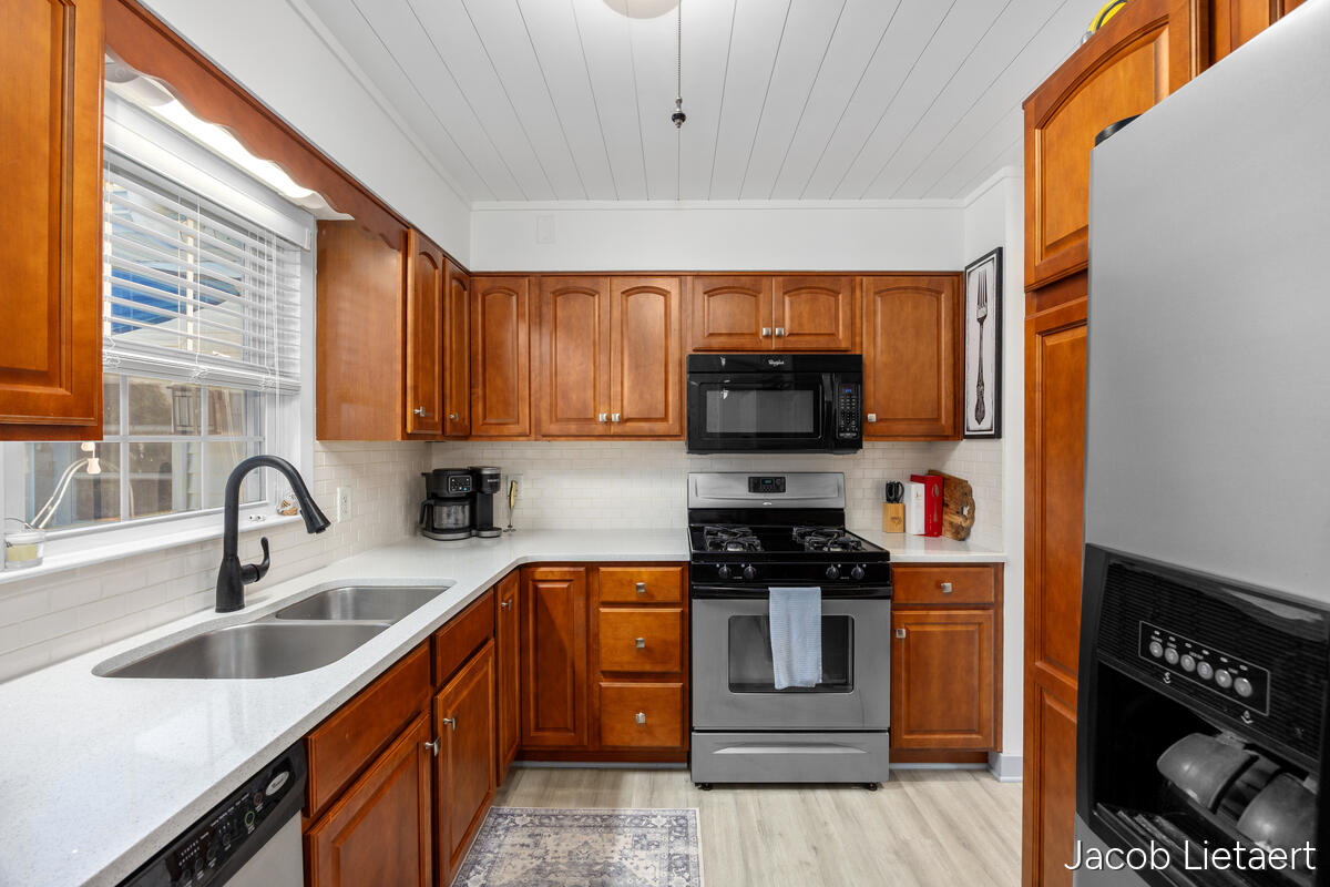2658 Carlton Avenue NE Grand Rapids MI 49505