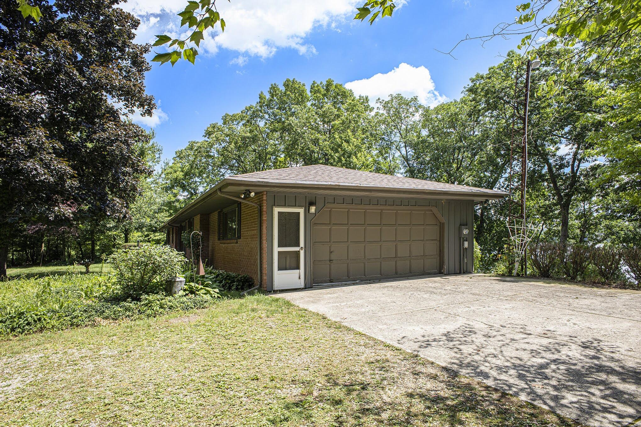 55835 Davis Lane Dowagiac MI 49047