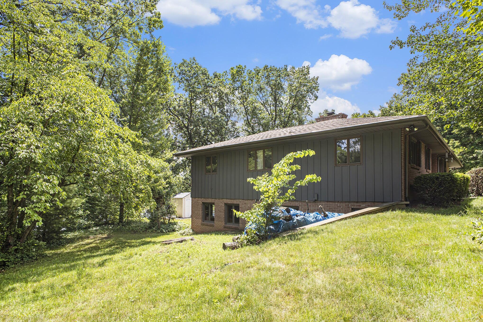 55835 Davis Lane Dowagiac MI 49047