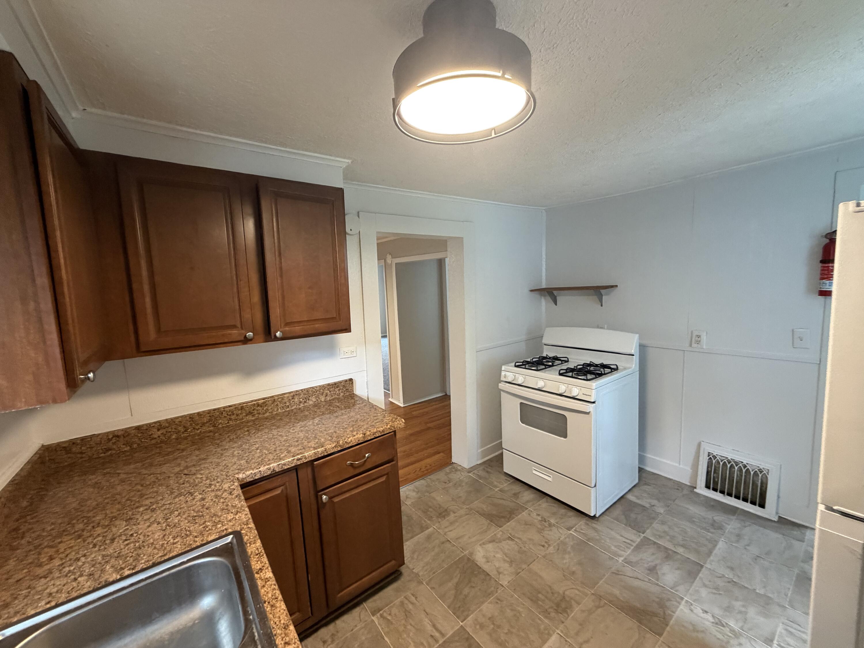 931 Pomeroy Street Kalamazoo MI 49001