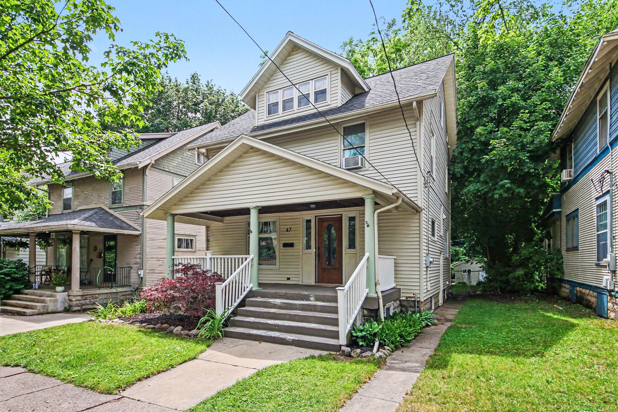 47 Carlton Avenue SE Grand Rapids MI 49506
