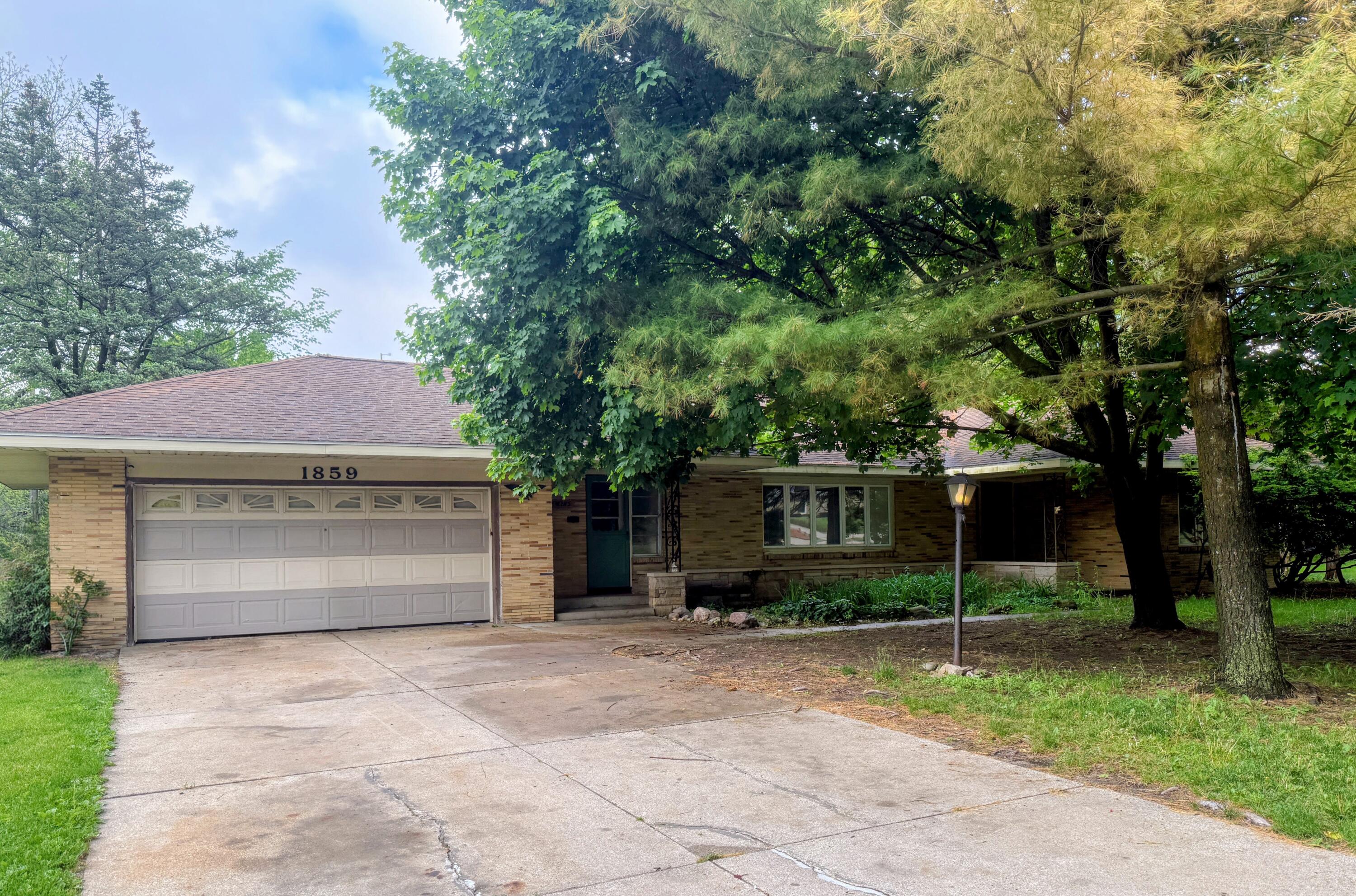 1859 Lake Michigan Drive NW Grand Rapids MI 49504
