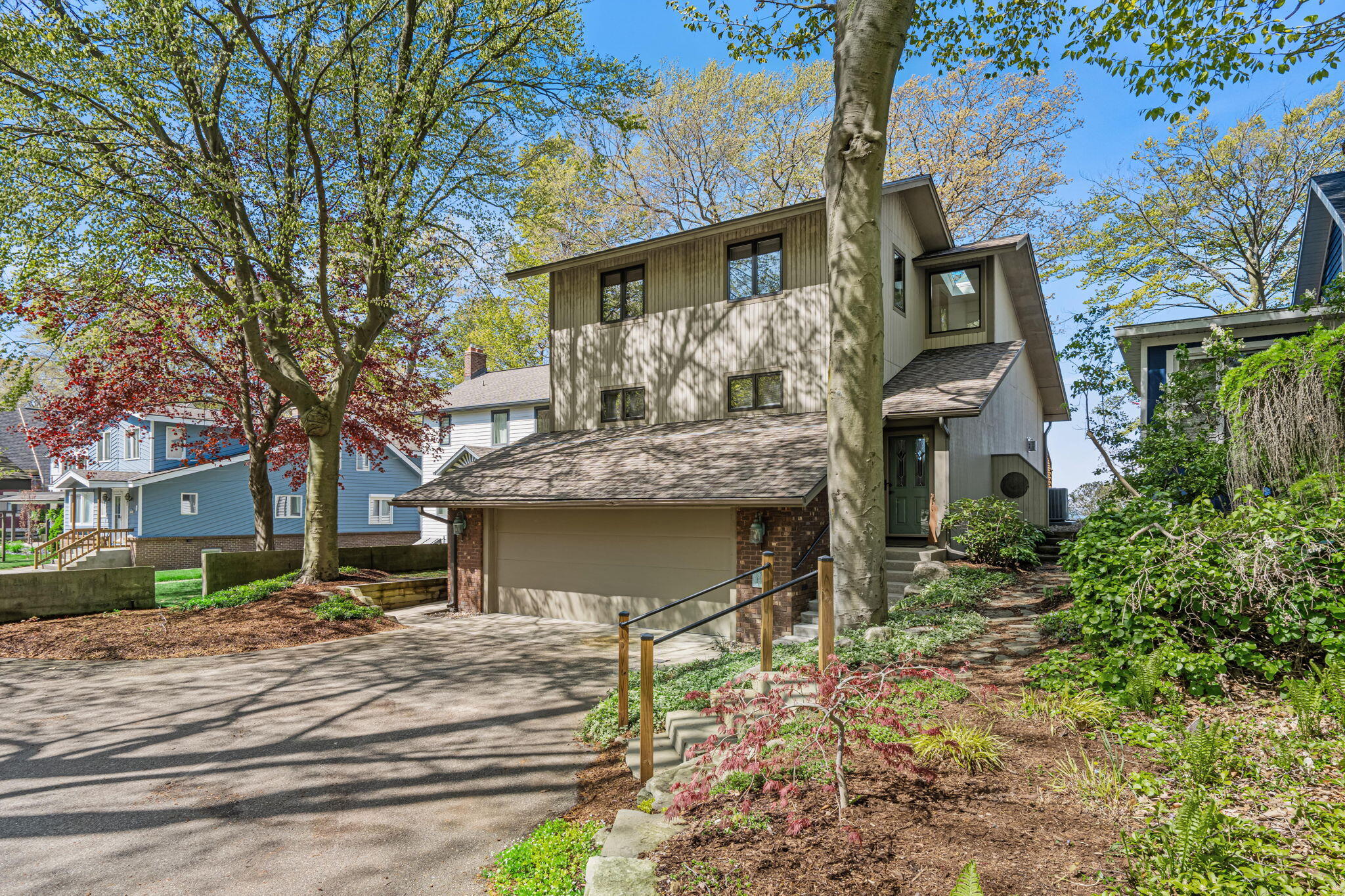 Holland MI, 410 N Lakeshore Drive