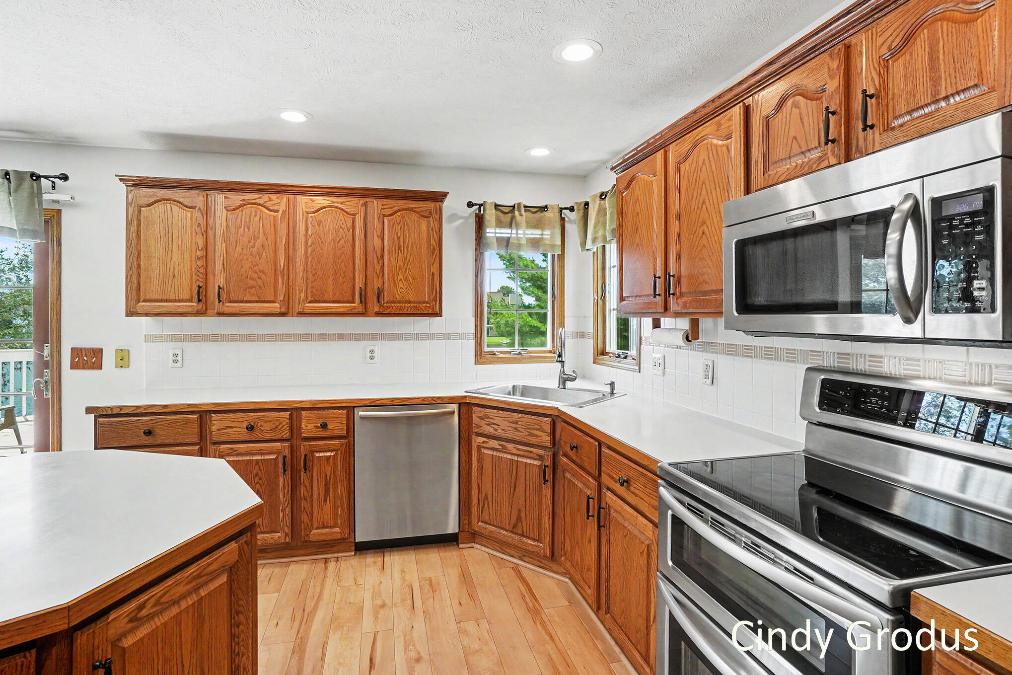 975 Bluff Lake Drive Zeeland MI 49464