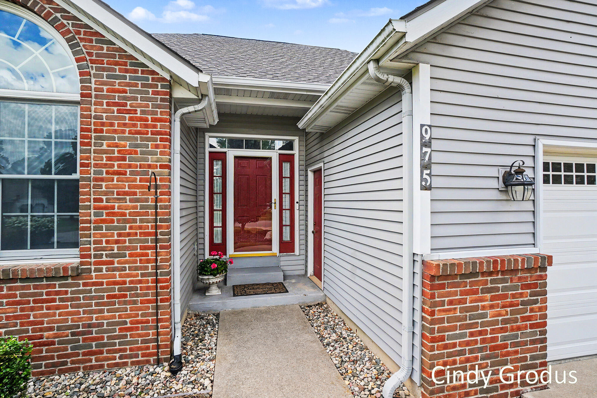 975 Bluff Lake Drive Zeeland MI 49464