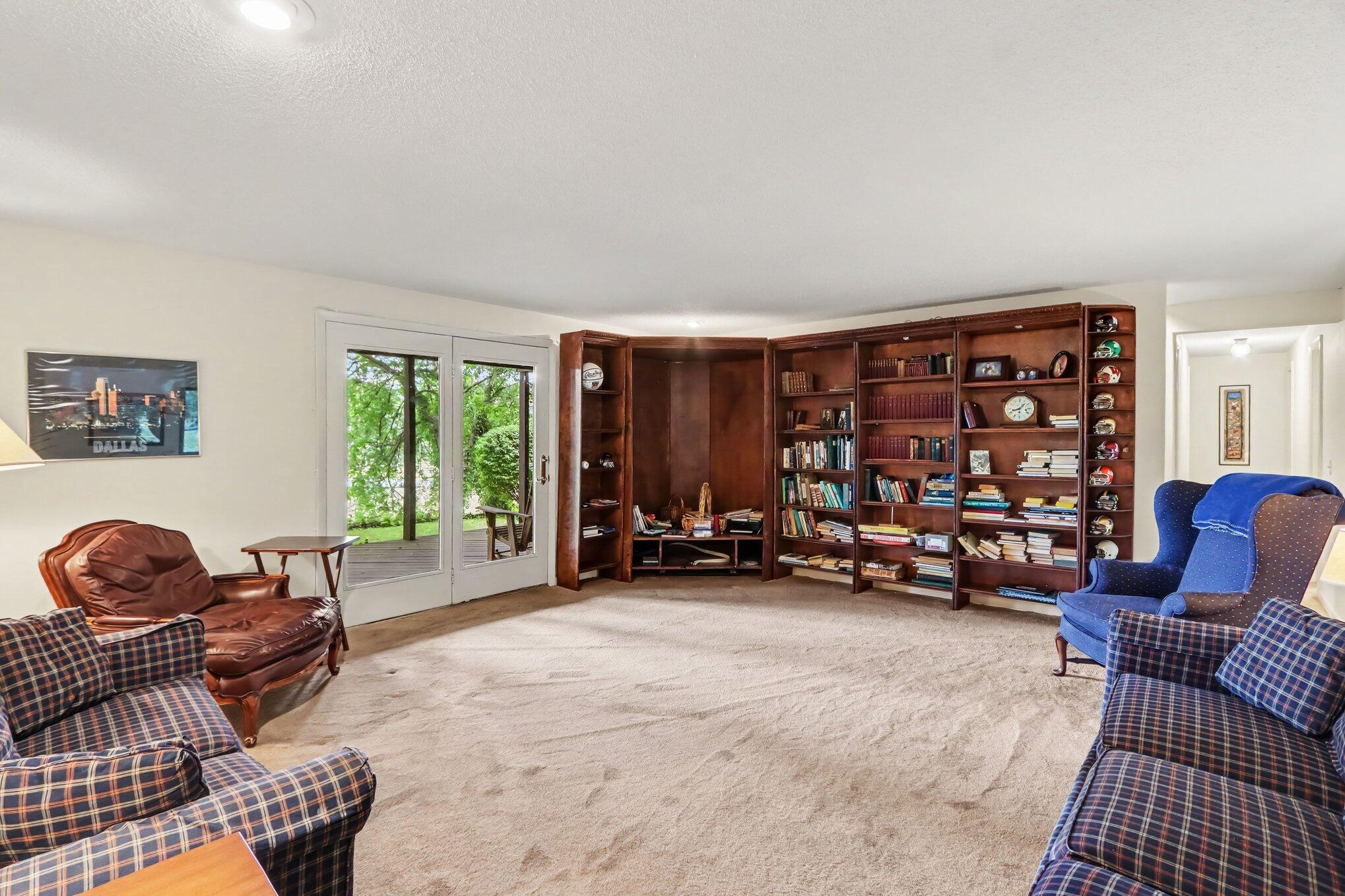 9808 Oak Forest Circle Kalamazoo MI 49009