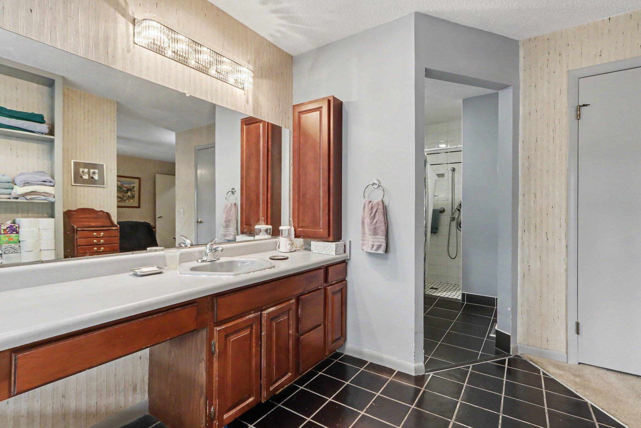 9808 Oak Forest Circle Kalamazoo MI 49009