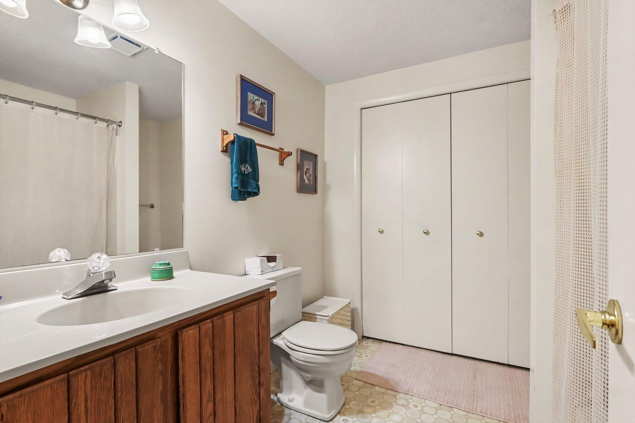 9808 Oak Forest Circle Kalamazoo MI 49009