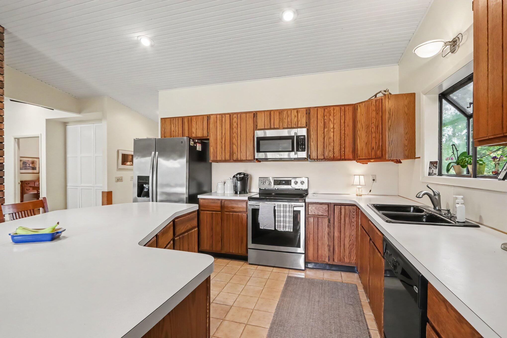 9808 Oak Forest Circle Kalamazoo MI 49009