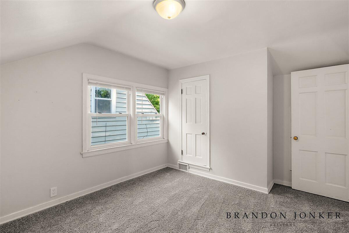 2417 Brooklyn Avenue SE Grand Rapids MI 49507