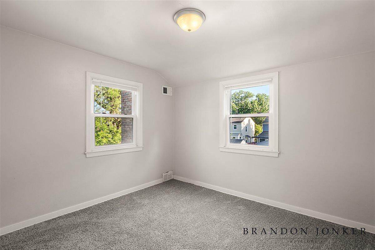 2417 Brooklyn Avenue SE Grand Rapids MI 49507