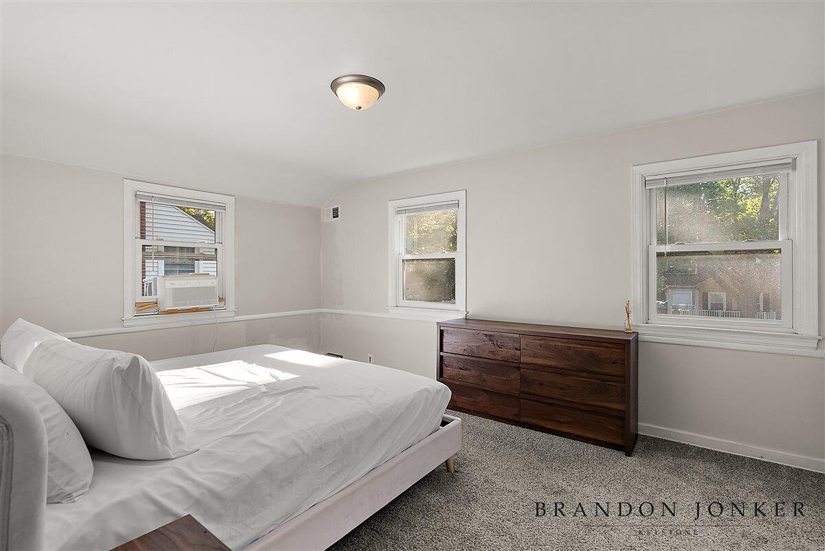 2417 Brooklyn Avenue SE Grand Rapids MI 49507