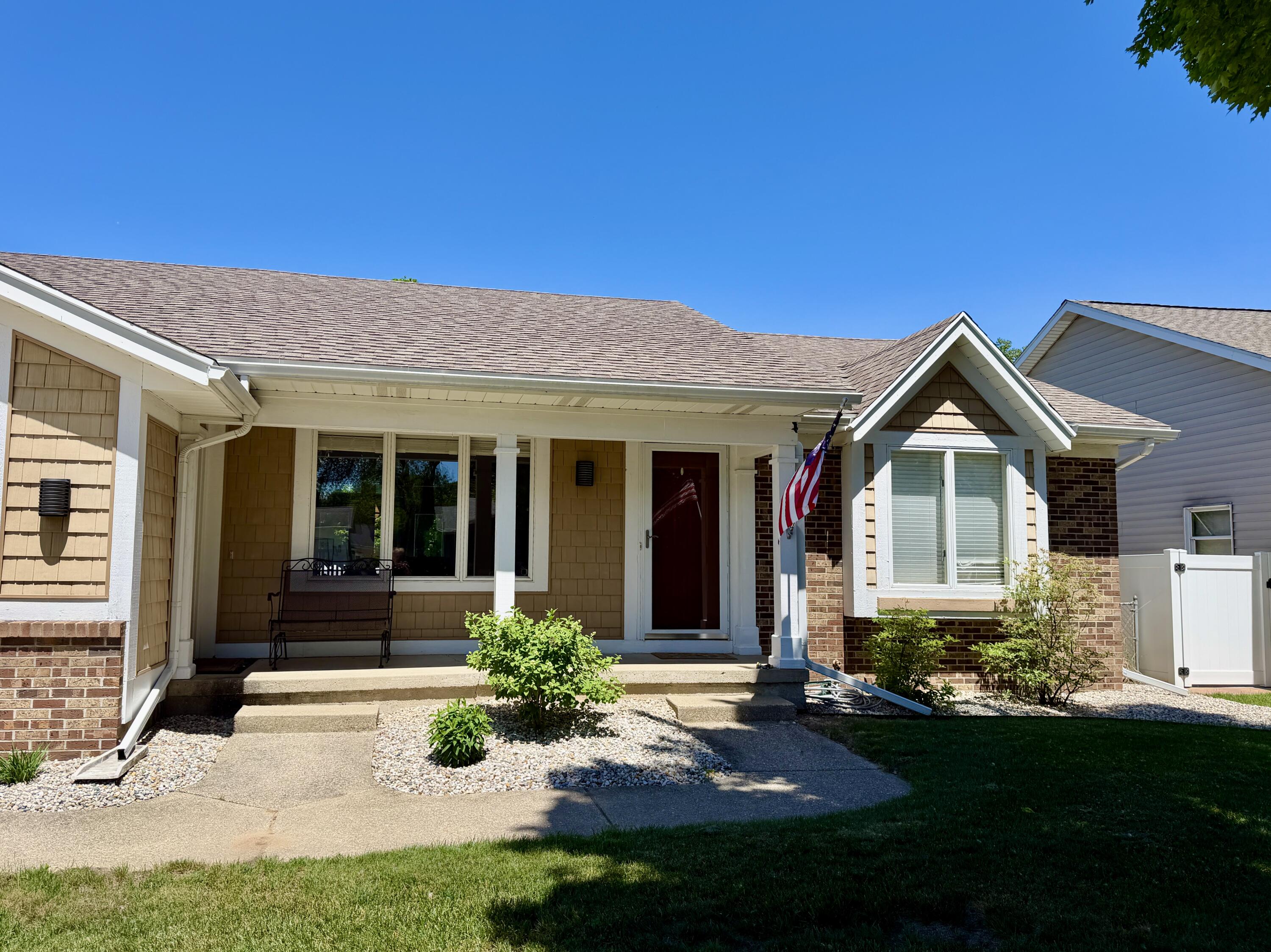 945 Pembroke Street SE Grand Rapids MI 49508