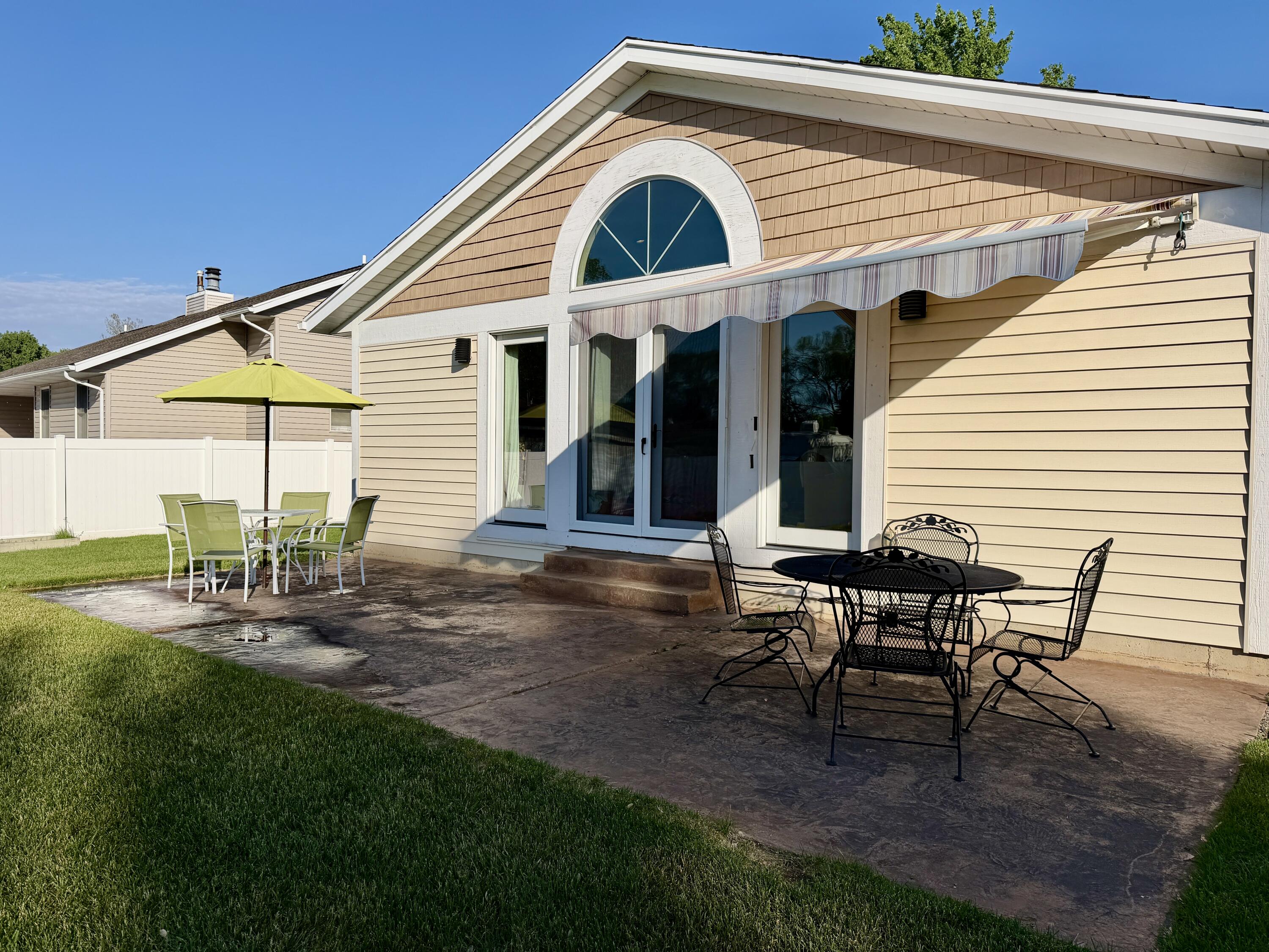 945 Pembroke Street SE Grand Rapids MI 49508