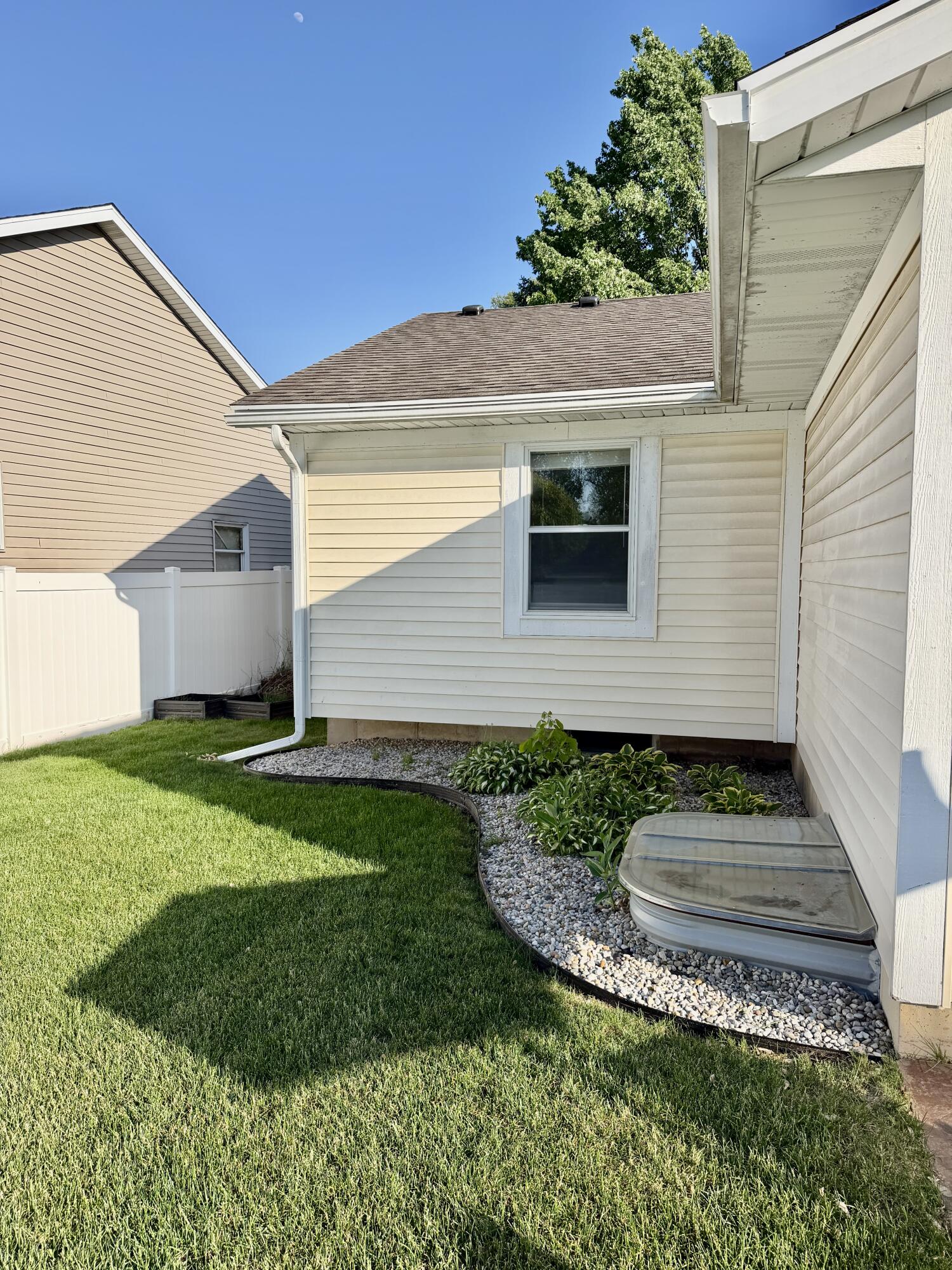 945 Pembroke Street SE Grand Rapids MI 49508