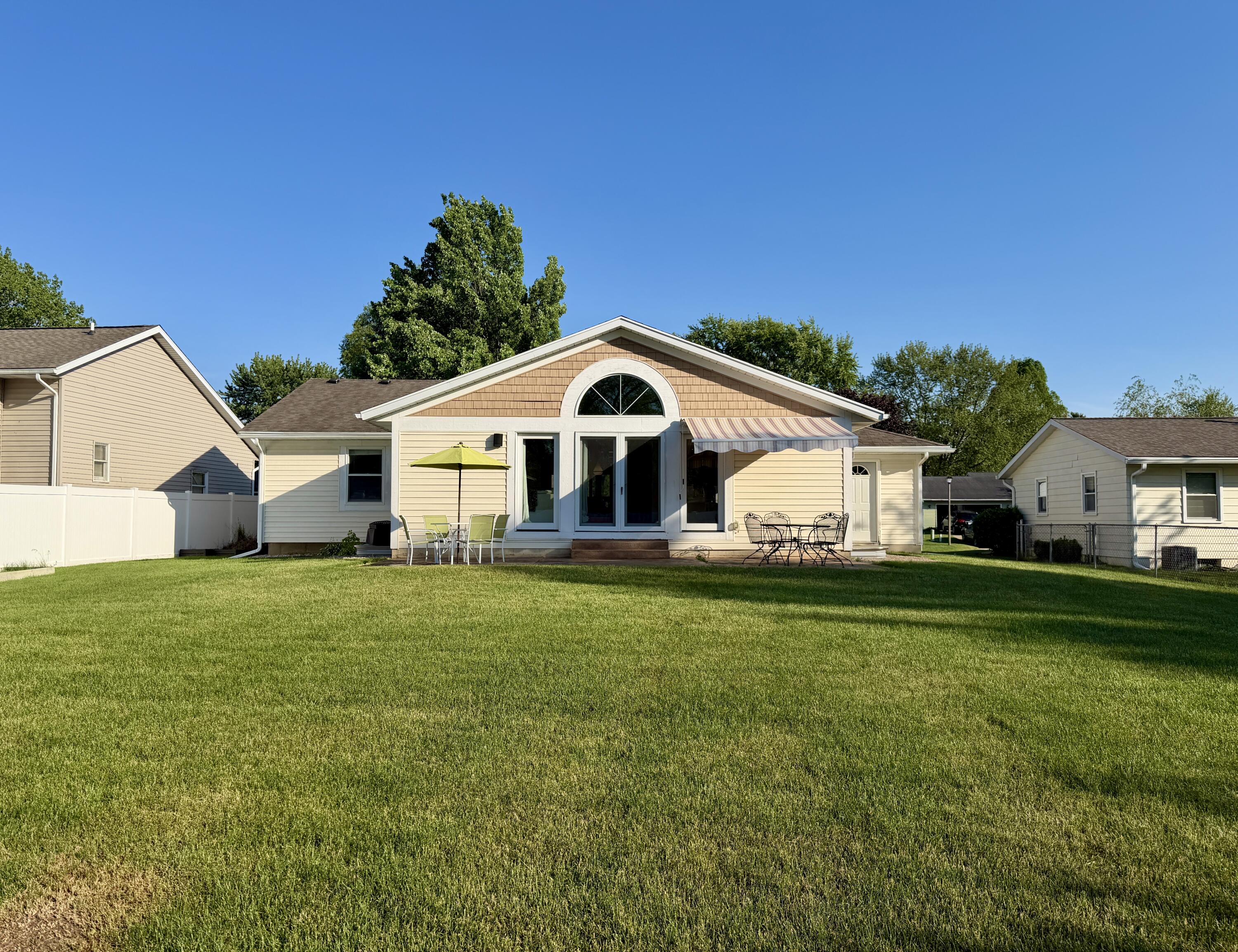 945 Pembroke Street SE Grand Rapids MI 49508