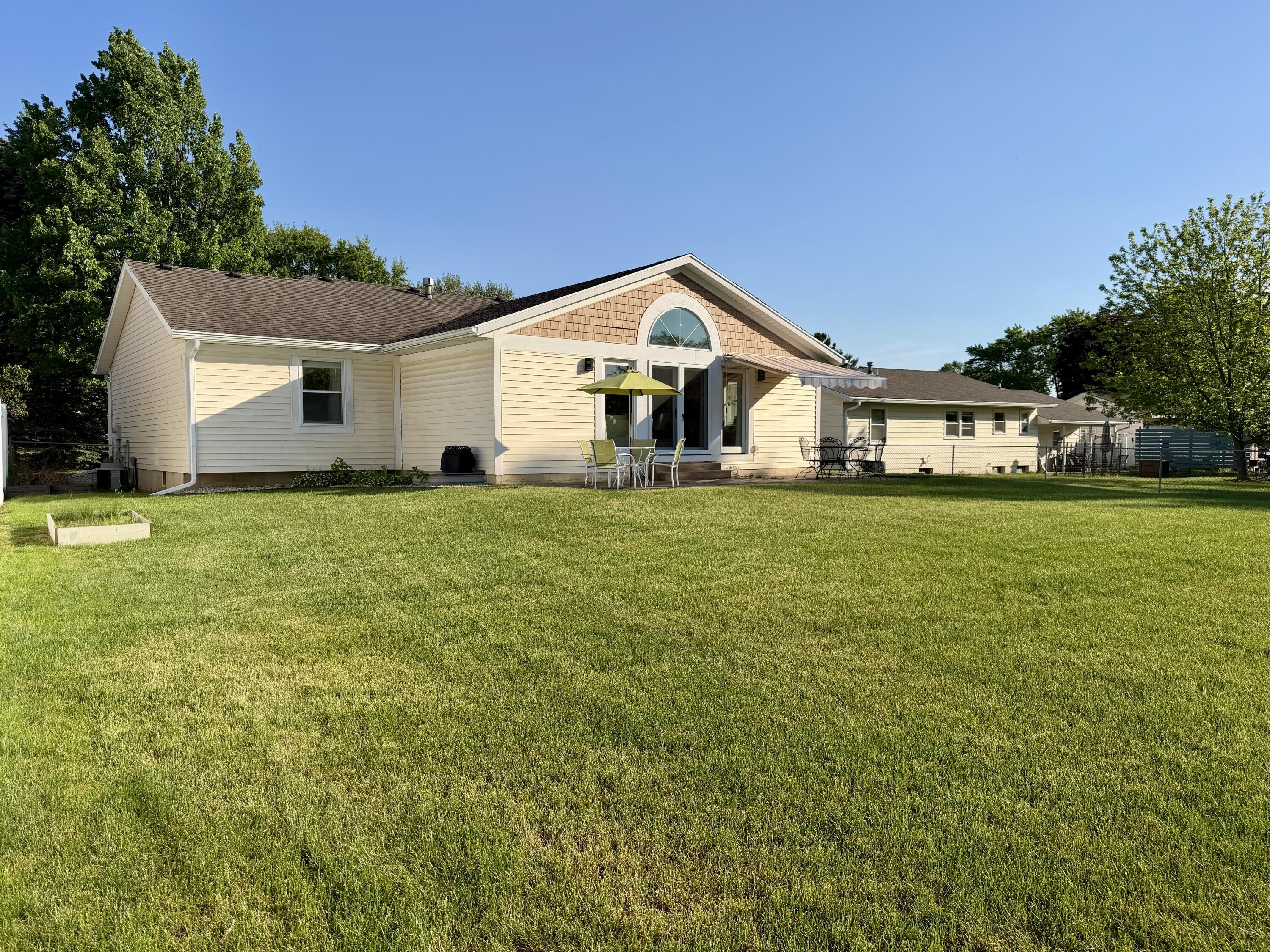 945 Pembroke Street SE Grand Rapids MI 49508