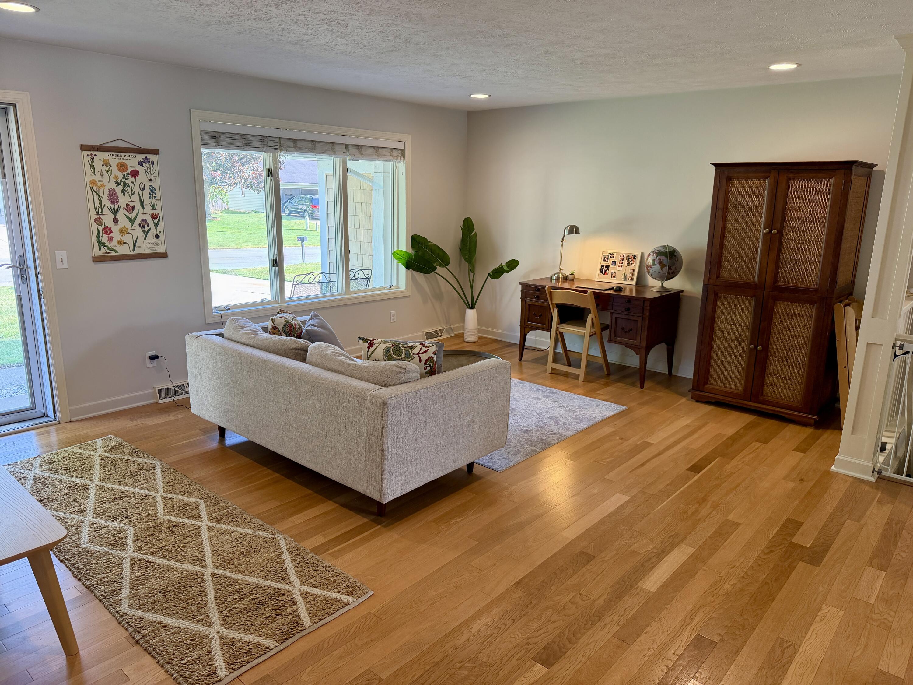 945 Pembroke Street SE Grand Rapids MI 49508