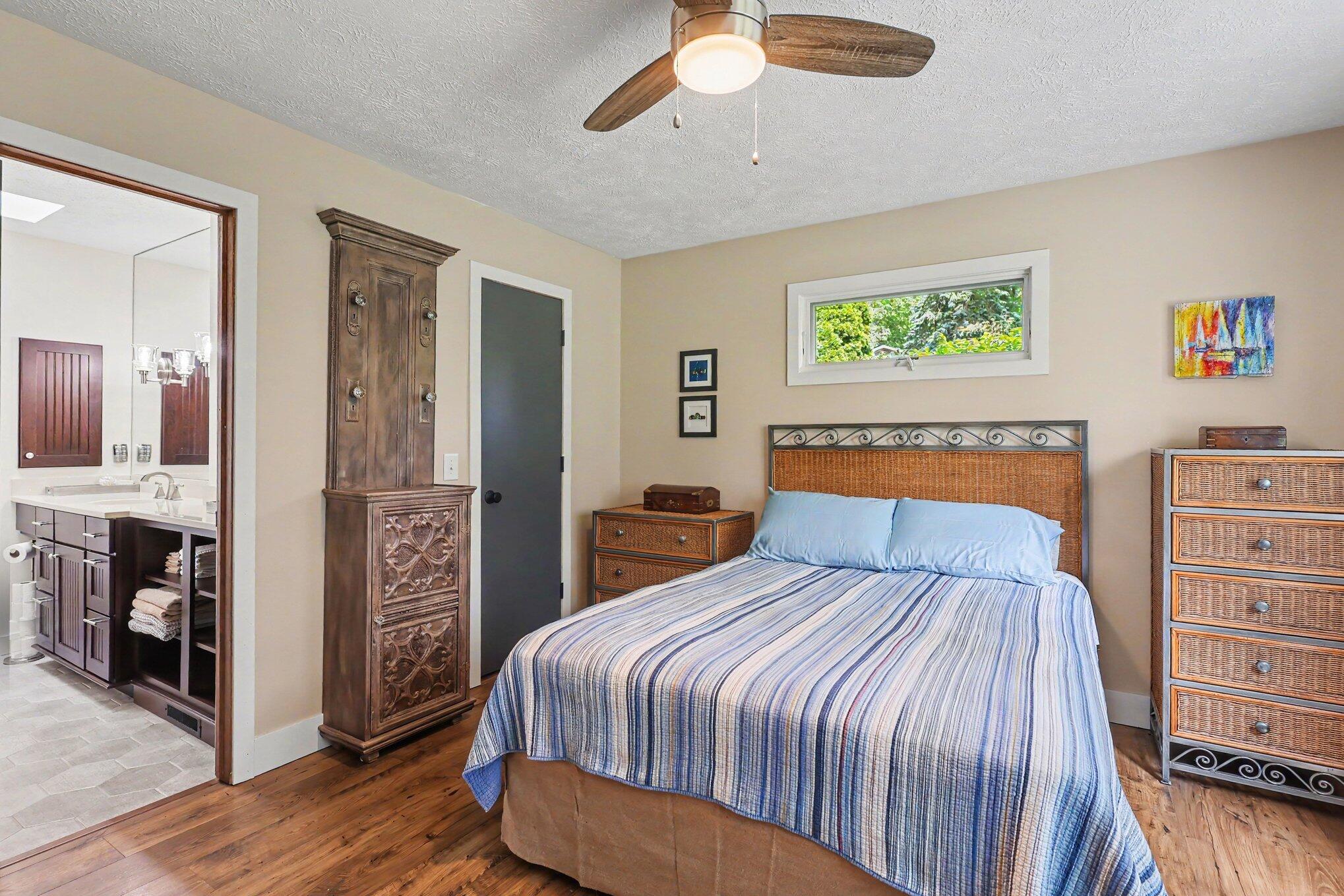 541 Mason Street Saugatuck MI 49453