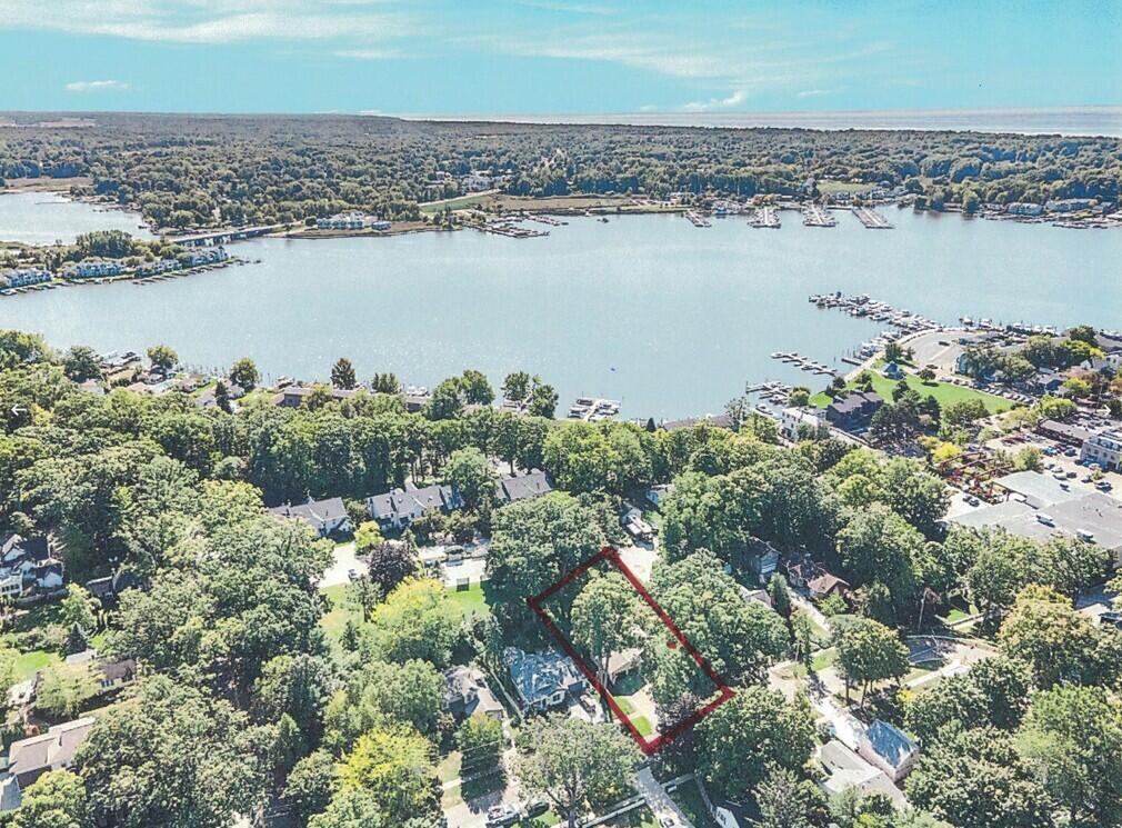 541 Mason Street Saugatuck MI 49453