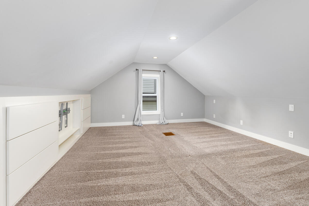 1257 Hillcrest Avenue NW Grand Rapids MI 49504