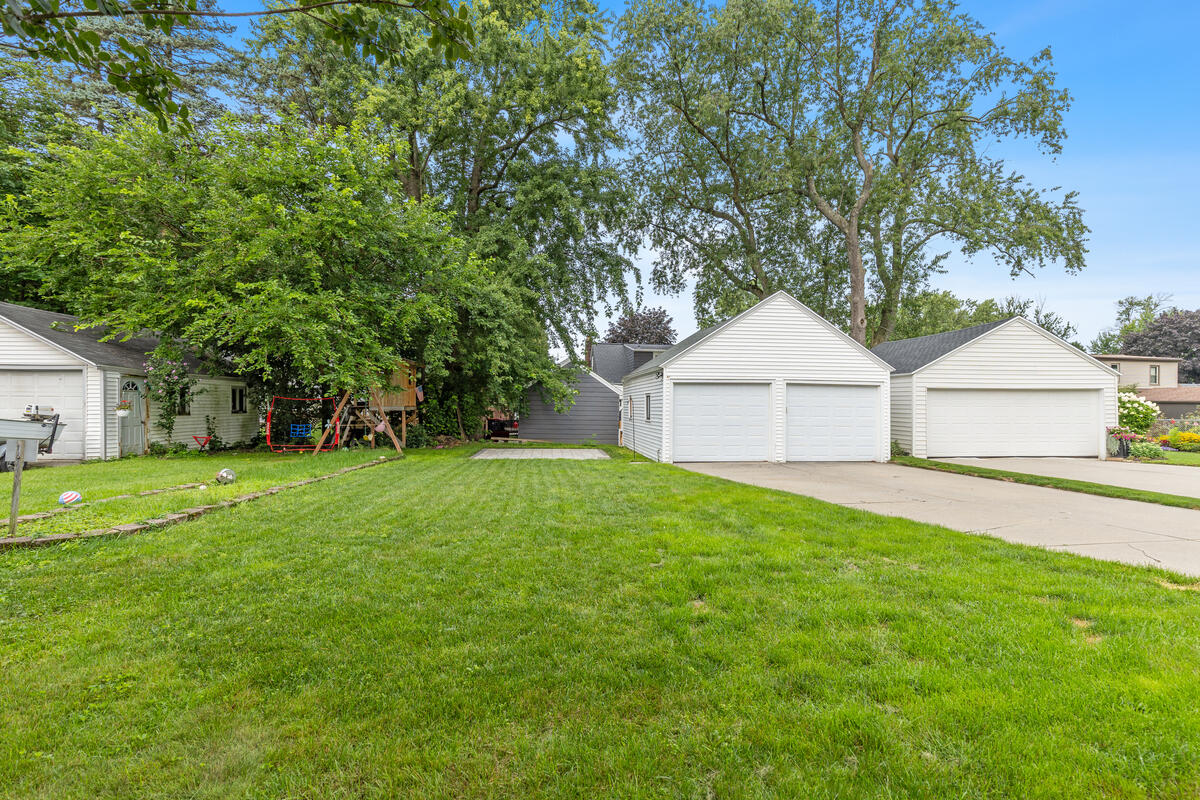 1257 Hillcrest Avenue NW Grand Rapids MI 49504
