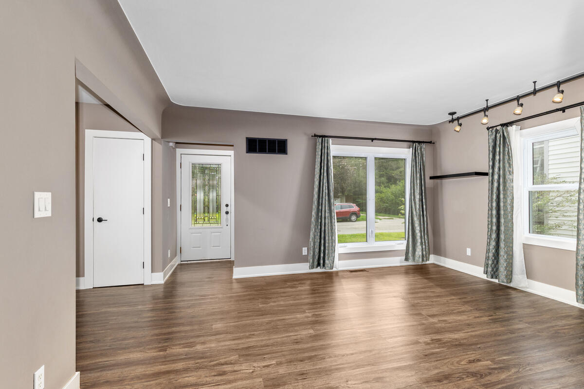 1257 Hillcrest Avenue NW Grand Rapids MI 49504