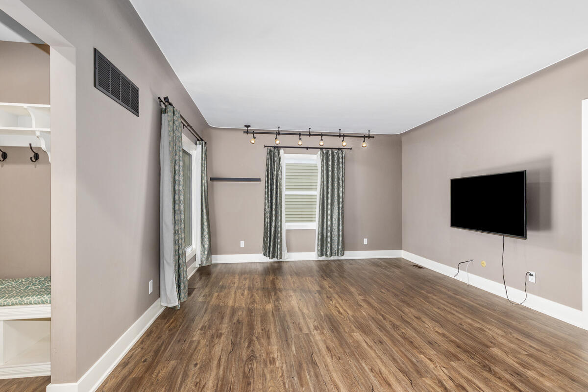 1257 Hillcrest Avenue NW Grand Rapids MI 49504