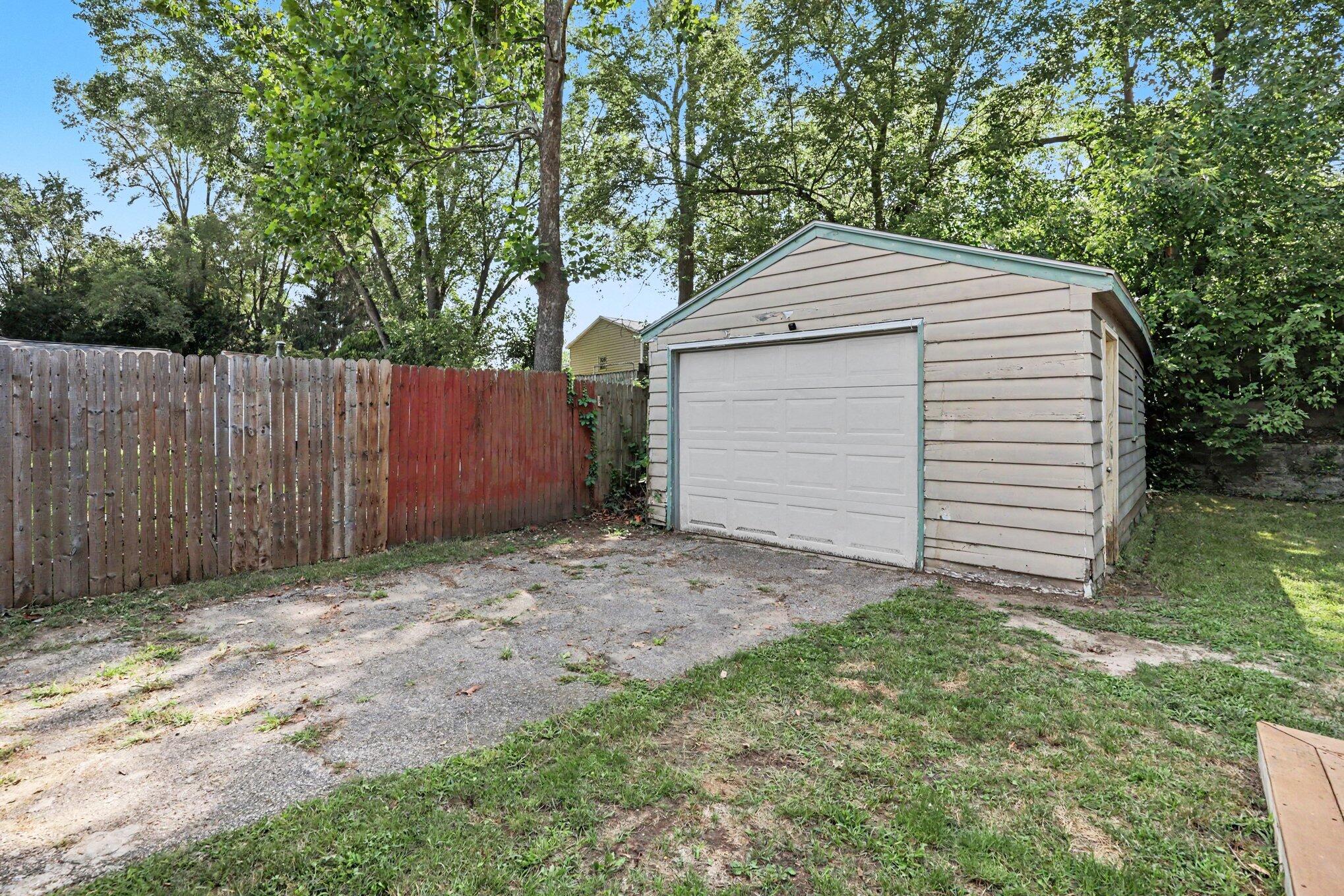 3729 Grape Avenue NE Grand Rapids MI 49525