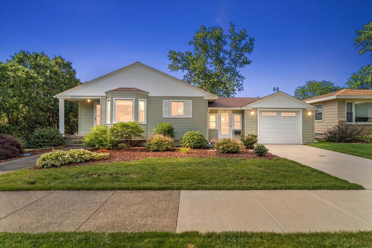 42 W 29th Street Holland MI 49423